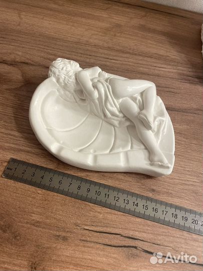 Статуэтка девушка