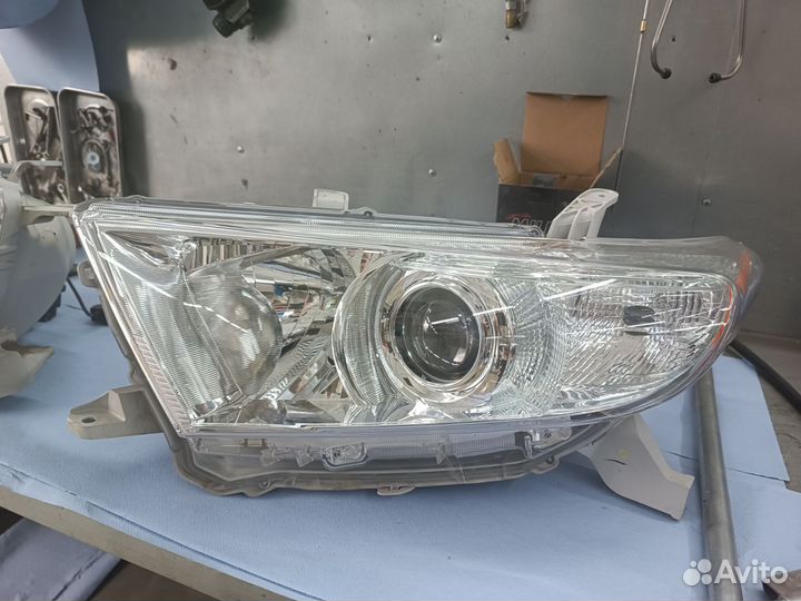 Фары Toyota Highlander 2 (2010-2013)