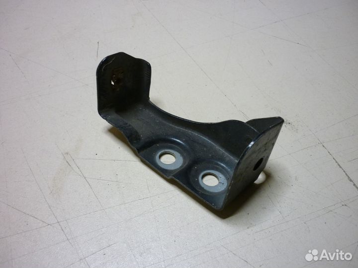 Кронштейн левый Chevrolet Cruze 96899200