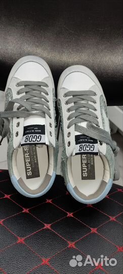 Кроссовки женские