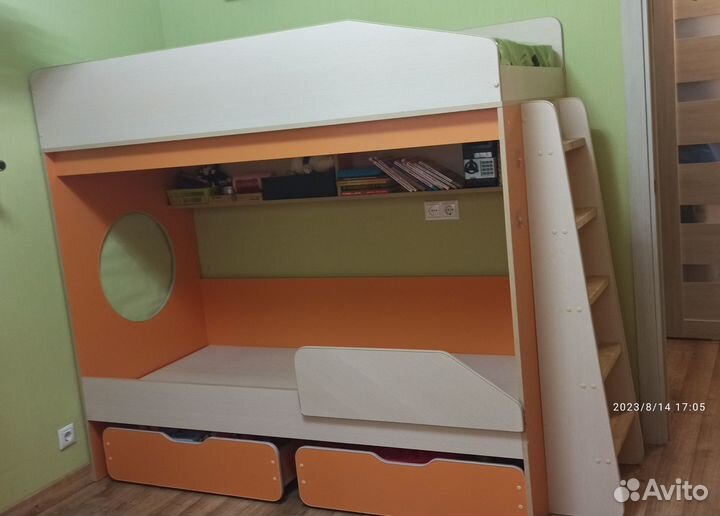 Двухъярусная кровать + письменный стол
