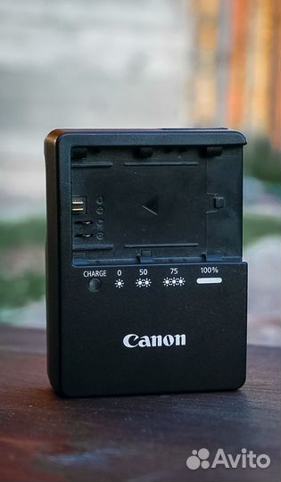Зарядное устройство Canon LC-E6E