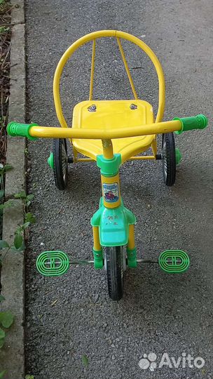 Детский трехколесный велосипед с ручкой