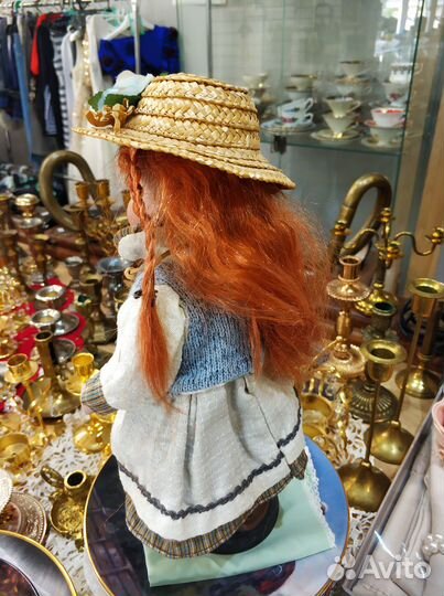 Коллекционная фарфоровая кукла