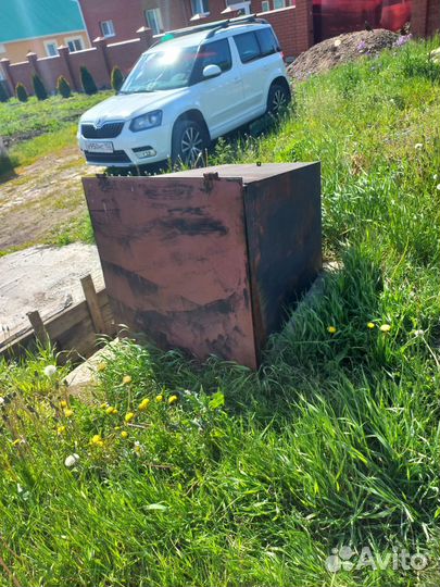 Мусорный контейнер металлический