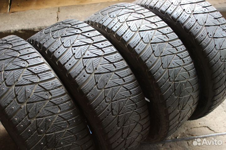 Goodyear Ultragrip 600 215/55 R17 98T