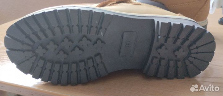 Продам ботинки новые демисезонные для мальчика