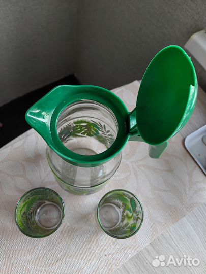 Кувшин со стаканами