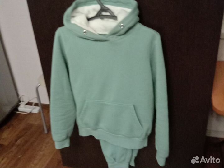 Спортивный костюм женский теплый с капюшоном