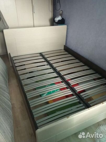 Кровать