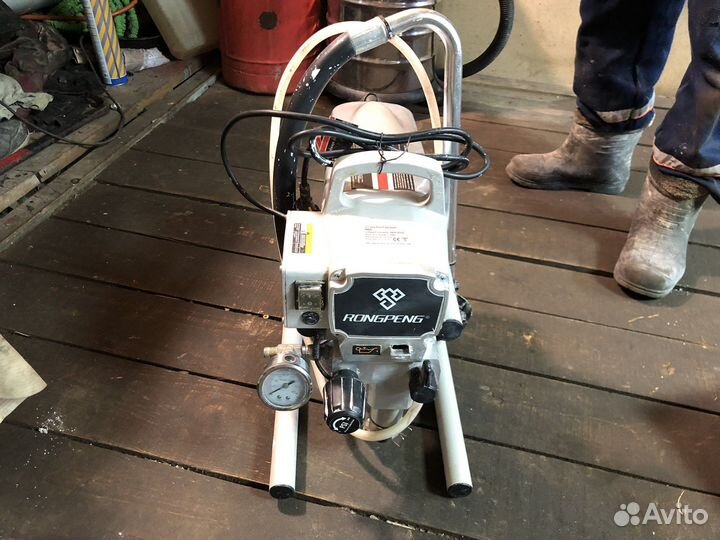 Безвоздушная покраска стен