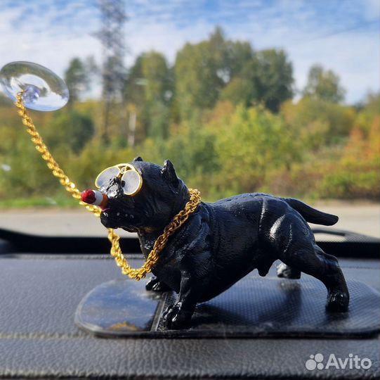 Фигурка собаки на панель автомобиля