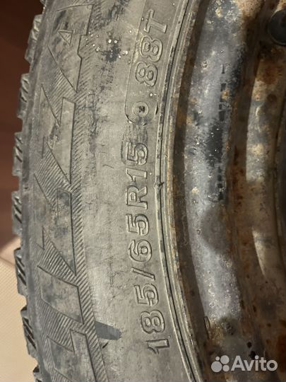 Bridgestone Blizzak Spike-01 185/65 R15 88T