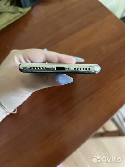 Телефон iPhone X