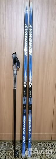 Комплект беговых лыж с ботинками, палками