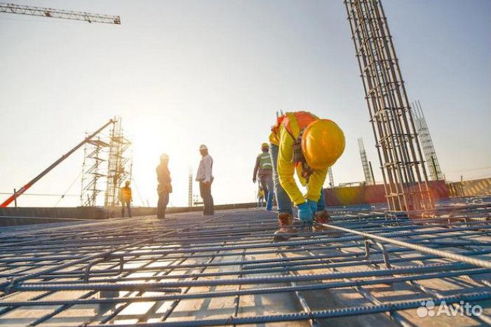 Рабочий на строительство моста