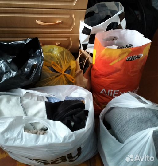 Отдам бесплатно женские вещи пакетом и детские
