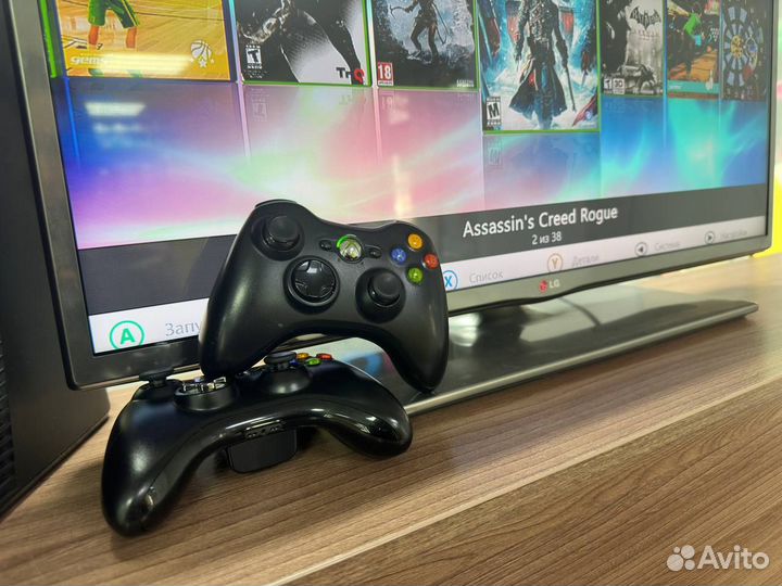 Прошитая xbox360 slim + 2 геймпада + много игр