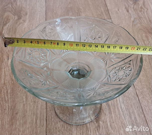 Ваза для фруктов на ножке