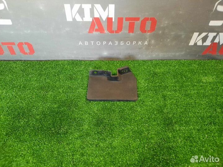 Брызговик заднего колеса передний правый Hyundai