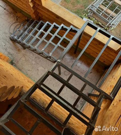 Лестница на второй этаж