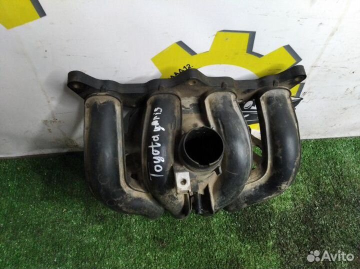 Коллектор впускной Toyota Yaris 2003