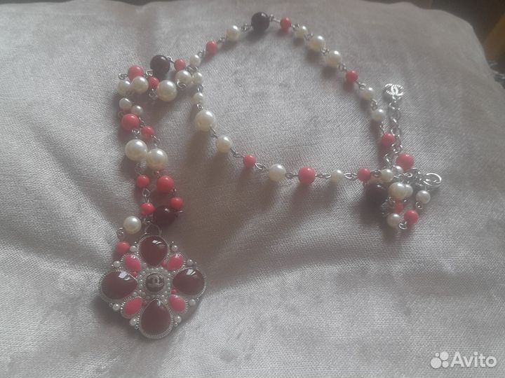 Ожерелье,бусы, цепь с кулоном Шанель, бижутерия