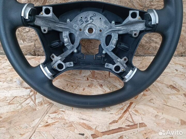 Руль Mitsubishi Pajero 4 черный полиуретан