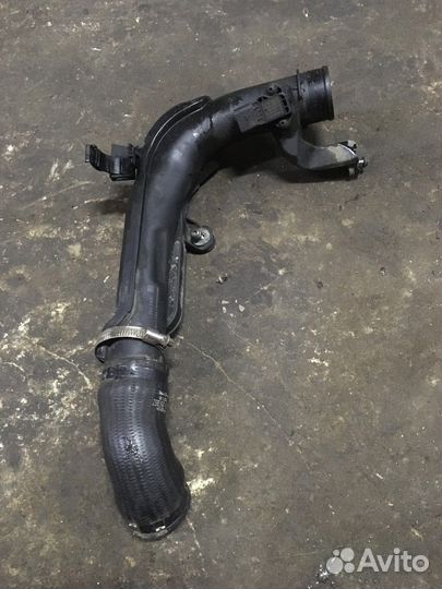 Патрубок интеркулера (Volkswagen Tiguan)