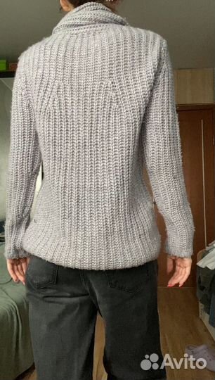 Свитер шерстяной женский