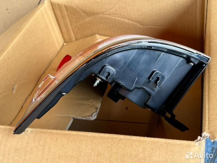 Фонарь в крыло левый Toyota Lc200 15-21