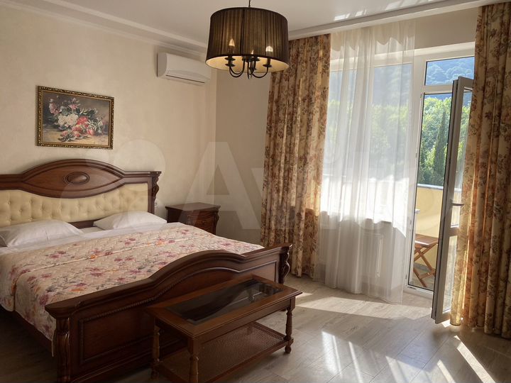 3-к. квартира, 85 м², 8/10 эт.