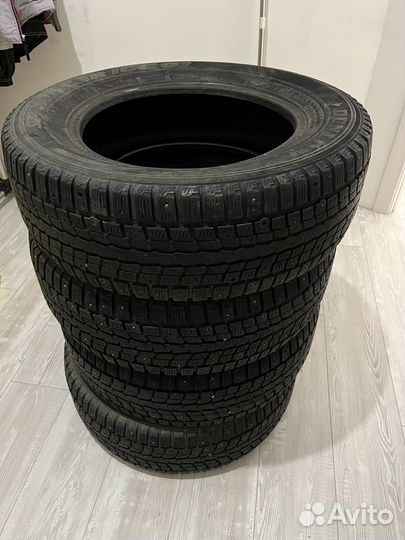 Dunlop SP Winter Ice 01 215/65 R16 102T