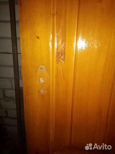 Двери из массива сосны б/у