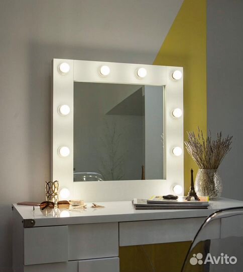 Зеркало гримерное 80х80 см белое