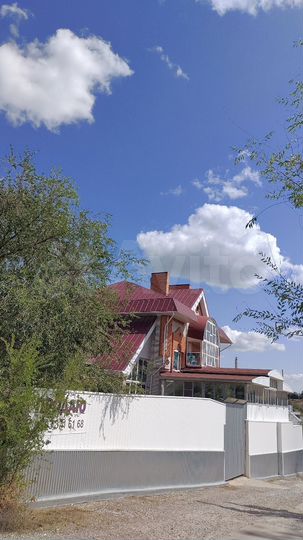 Коттедж 860 м² на участке 11 сот.