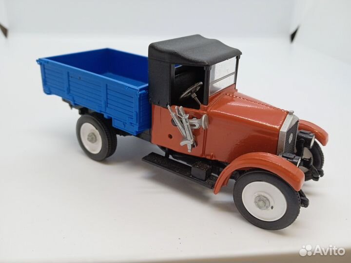 Модель автомобиля AMO F-15