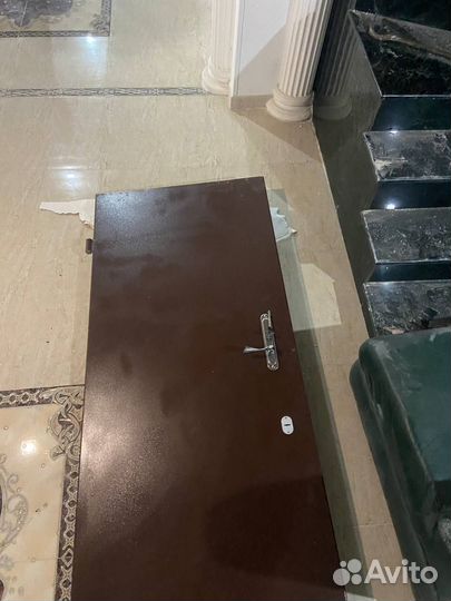 Продается металлическая бронированная дверь