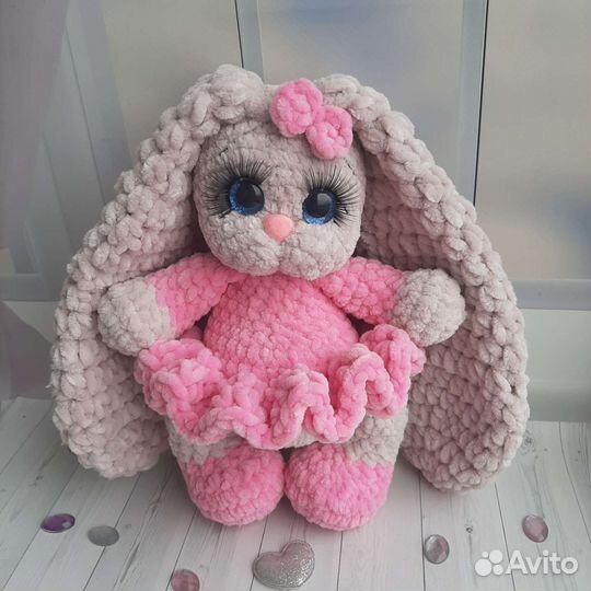 Плюшевая зайка. Вязаные игрушки