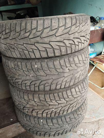 Hankook Winter I'Pike 215/65 R16 28L