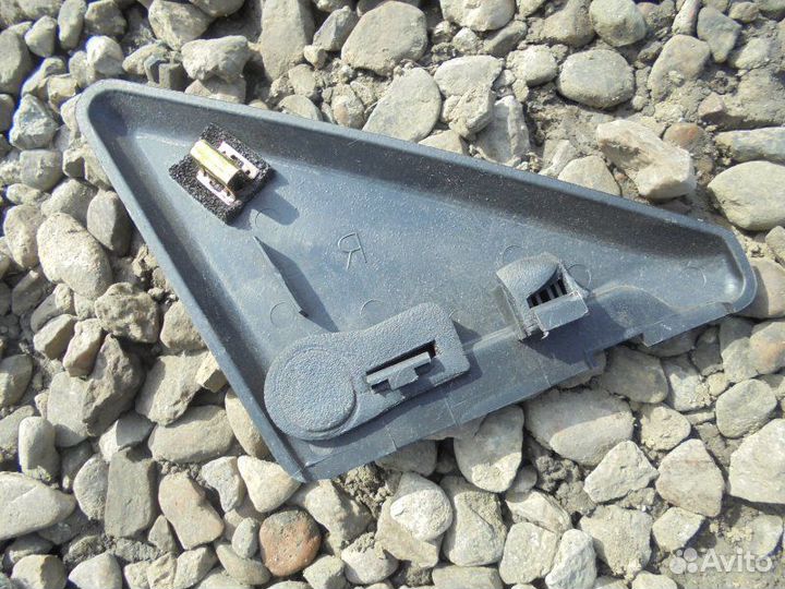 Уголок двери правый Honda Inspire UA1 G20A 1995/6