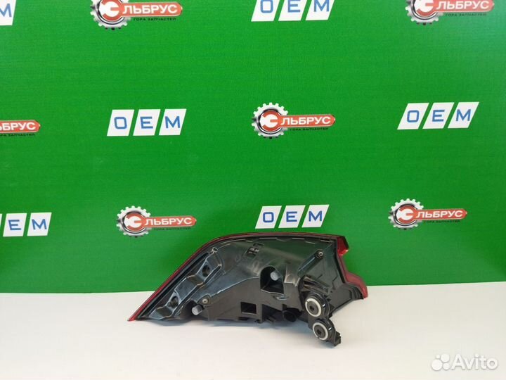 Фонарь правый внешний Audi Q8 2018