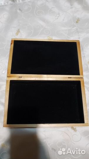 Деревянная шкатулка