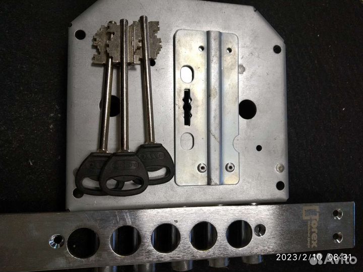 Замок дверной