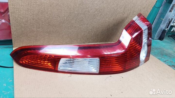 Фонарь задний правый Volvo V50