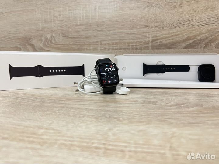 Продаю Apple Watch Series 5, 44 mm, Space Gray