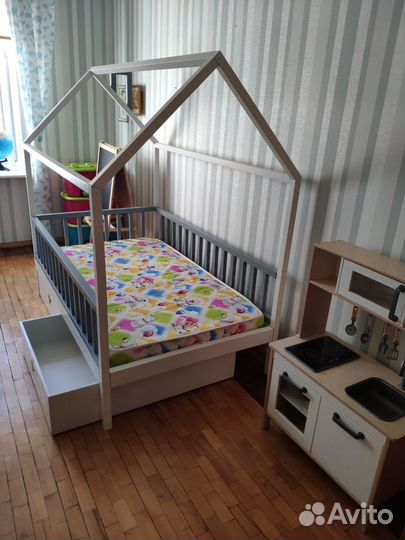Кровать детская - набор мебели в детскую