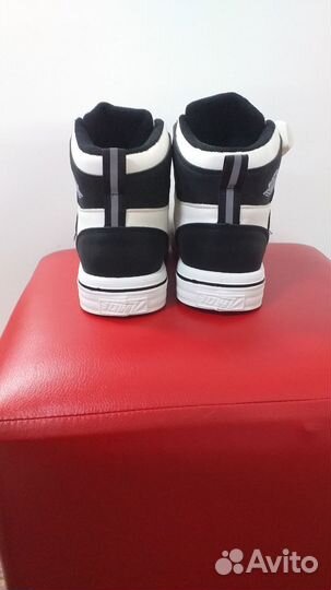 Кроссовки для мальчика высокие