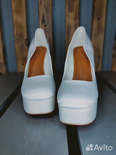 Туфли белые высокий каблук 40 размер