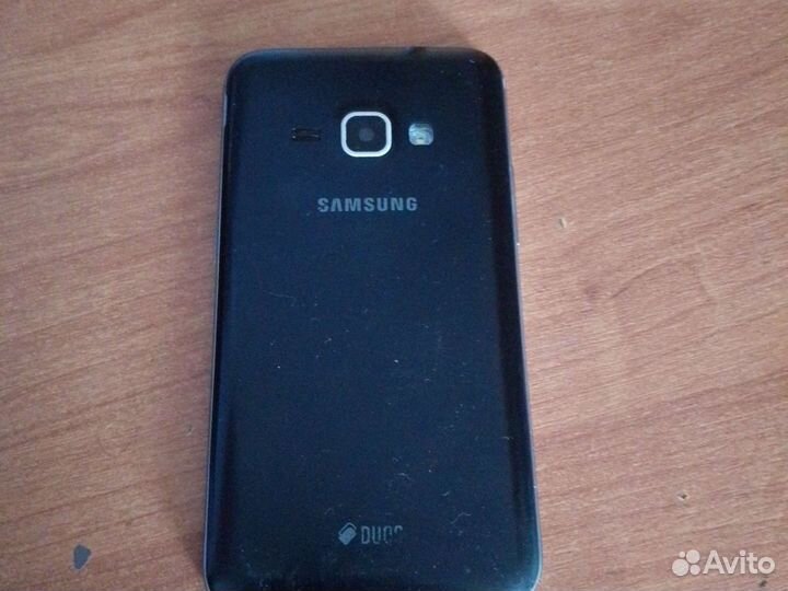 Телефон Samsung j1